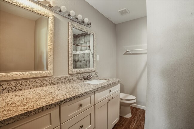 Building Photo - 1015 Prune St