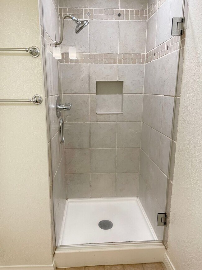 Building Photo - 2 Bed, 2 Bath Condo on the Esplanade with gated entry