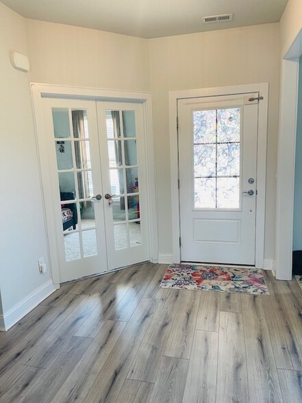 Building Photo - 829 Chalkstone Ln