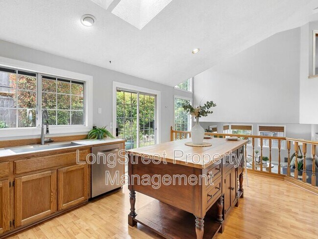 Building Photo - 15926 SW Hampshire Terrace