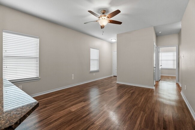 Building Photo - 807 Hamilton Pk Dr
