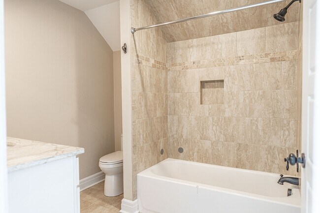 Building Photo - 445 N May St