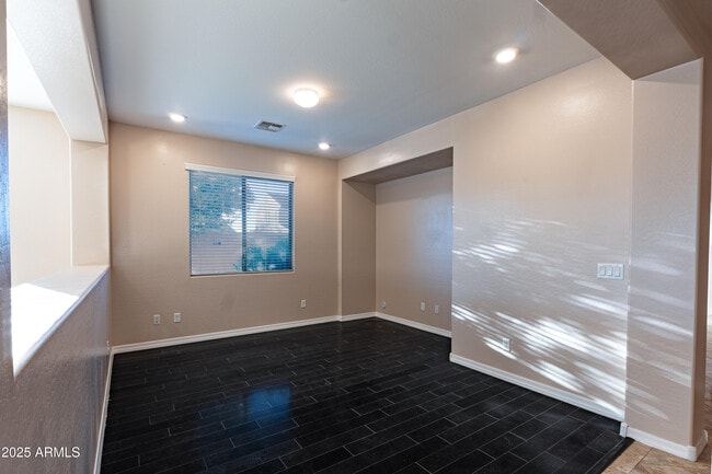 Building Photo - 453 W Lantana Pl