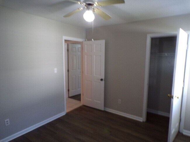 Building Photo - 1019 Furia Dr