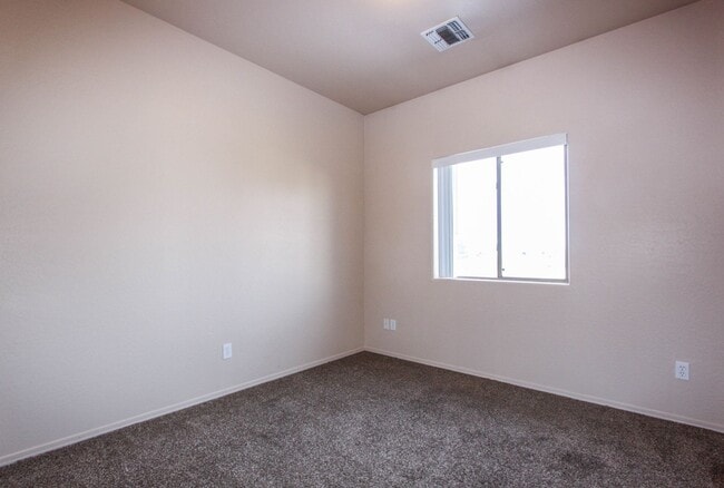 Building Photo - 4400 N Phillip Dr