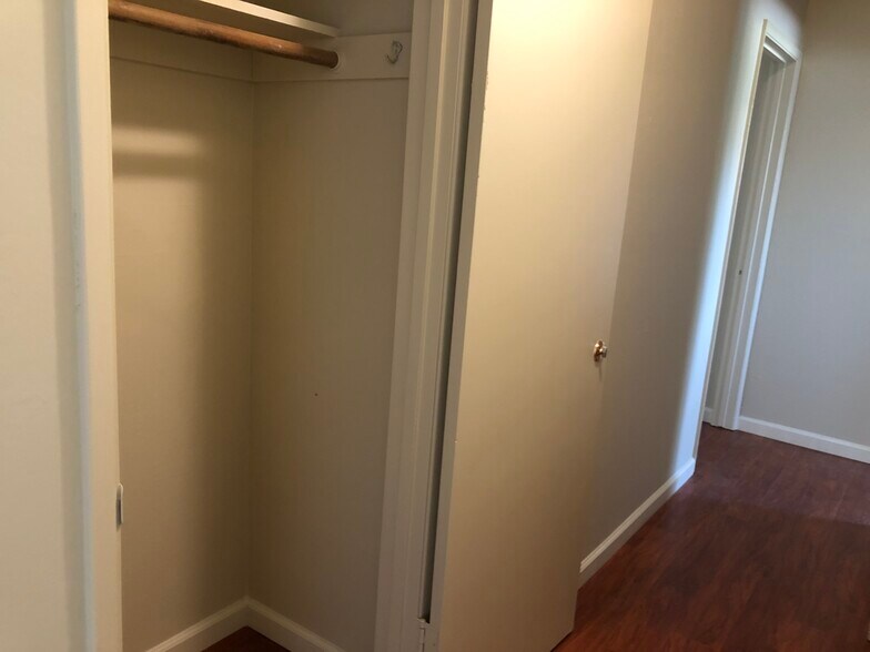 Building Photo - 872 Gallatin Dr