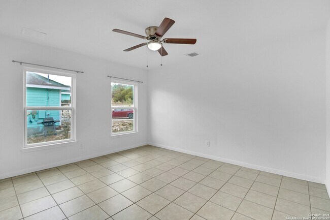 Building Photo - 2720 Golf Dr