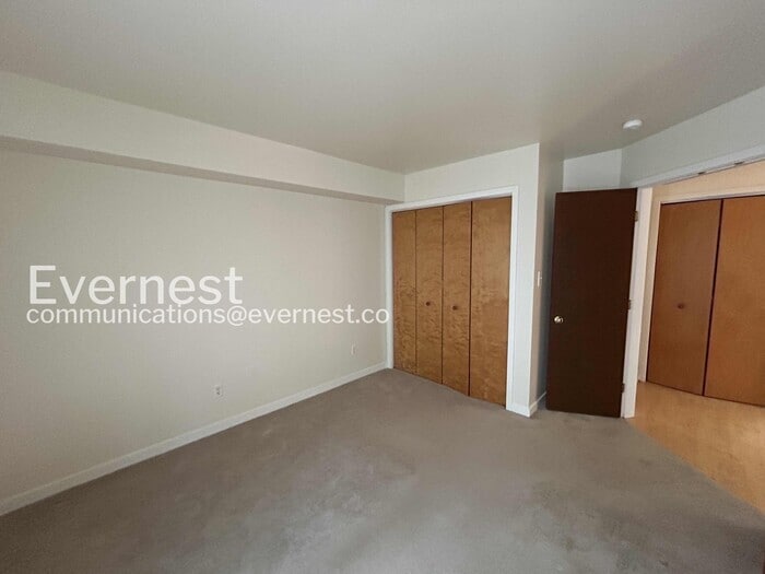 Building Photo - 128 Sharps Rd