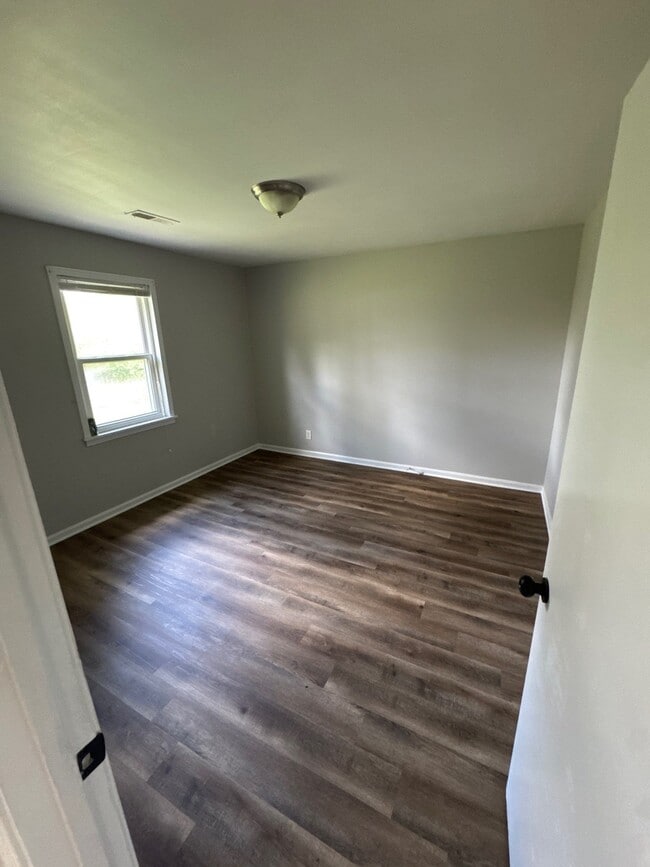 Building Photo - 920 N Monroe Ave