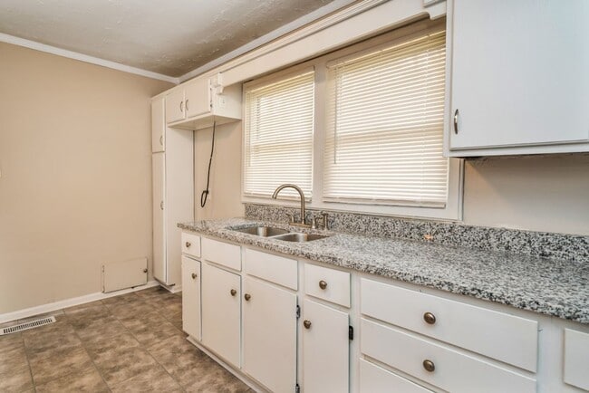 Building Photo - Love Where You Live — Updated 3BR Home in ...