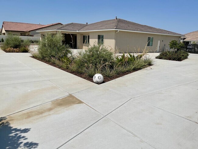 Building Photo - COMING SOON! - Belcourt Seven Oaks