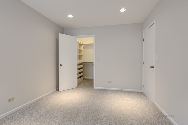 Building Photo - 1291 Orleans Dr