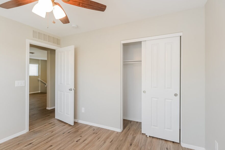 Building Photo - 825 S Swallow Ln