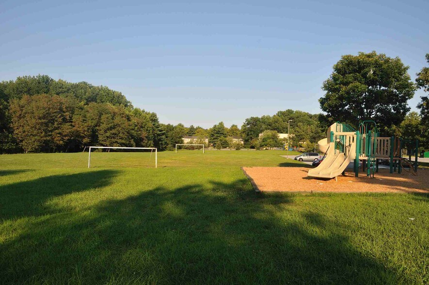 Building Photo - 9922 Forest View Pl