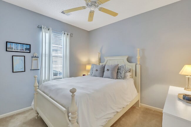 Building Photo - Charming 2-Bedroom, Plus Den Home with 2 F...