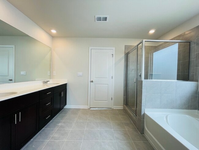 Building Photo - 5950 Green Ash Ct
