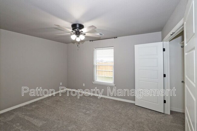 Building Photo - 14411 Periwinkle Dr