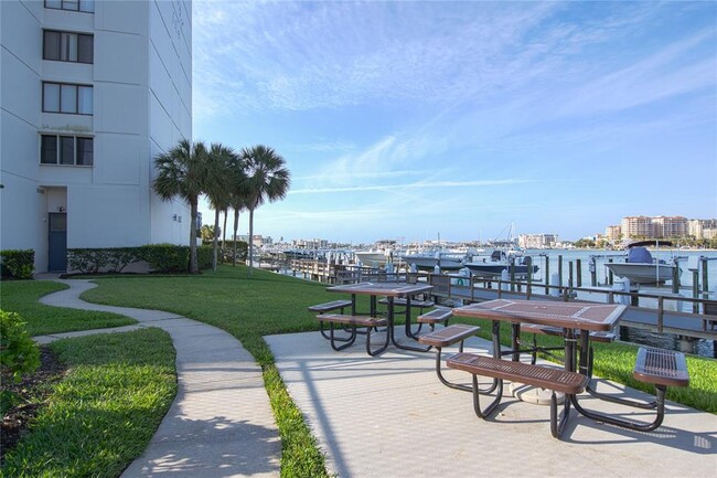Building Photo - 660 Island Way