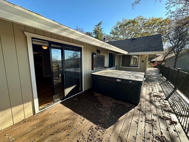 Building Photo - Beautiful 4-Bedroom Home with Stunning Views in Lake Wildwood, Penn Valley