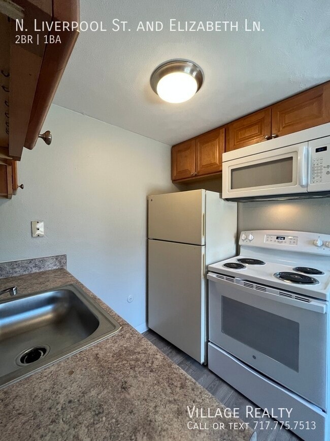 Building Photo - 65 N Liverpool St