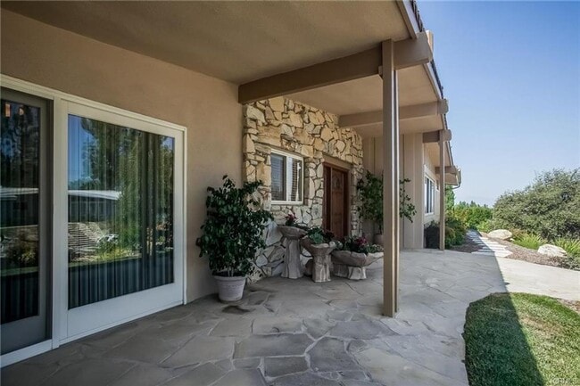 Building Photo - Charming 3-Bedroom Woodland Hills Home wit...