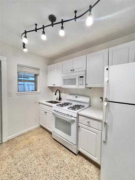 Building Photo - 1614 NE 7th St