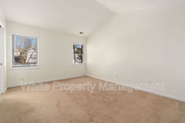 Building Photo - 9123 Kings Canyon Dr