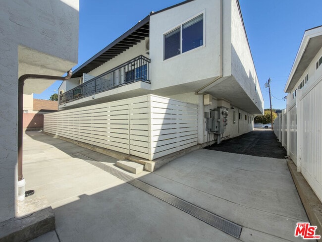 Building Photo - 2757 Andreo Ave