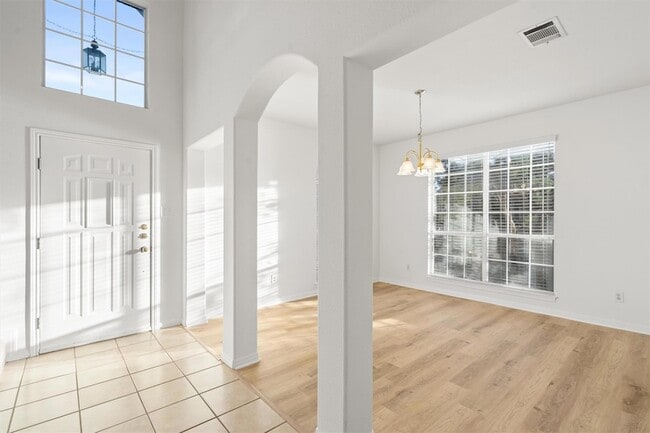 Building Photo - 803 Cashew Ln