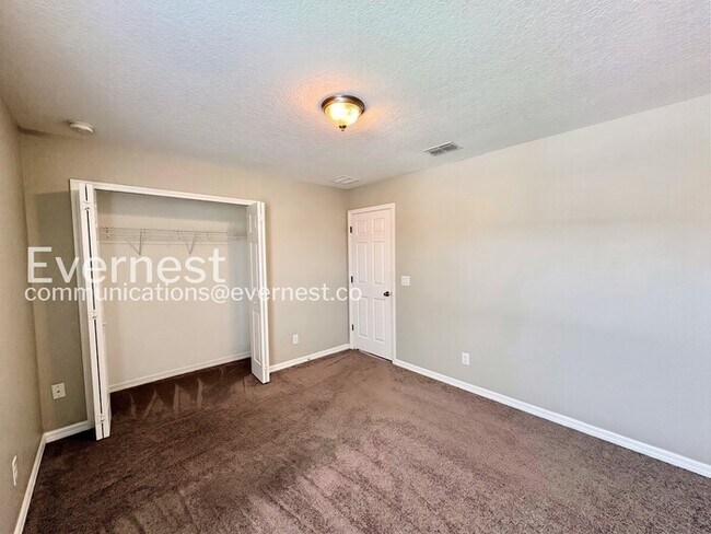 Building Photo - 4 Bed, 3 Bath Home with Garage / Pet-Friendly / Vouchers Accepted / Available Now!
