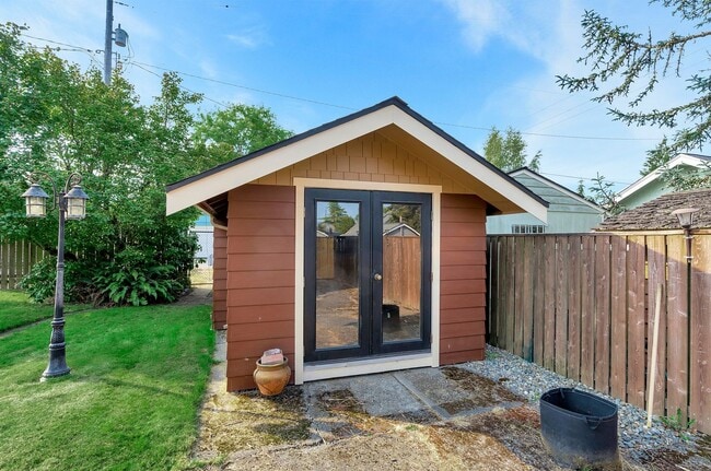 Building Photo - North End Tacoma Three Bed Craftsman