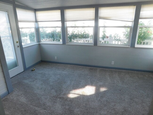 Building Photo - 3 Bed/2 Bath at Fountain Greens