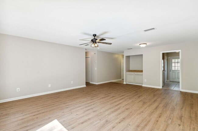 Building Photo - Mariners Walk - Easy walk to the beach