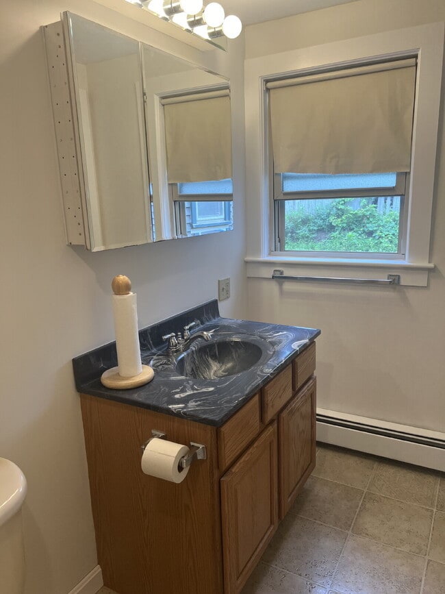 Building Photo - Newly renovated first Floor 1-Bedroom Apar...