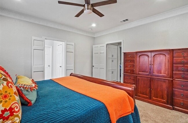 Building Photo - 4301 Bellaire Dr S