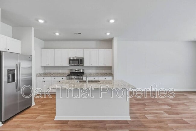 Building Photo - 753 Ridgley Dr
