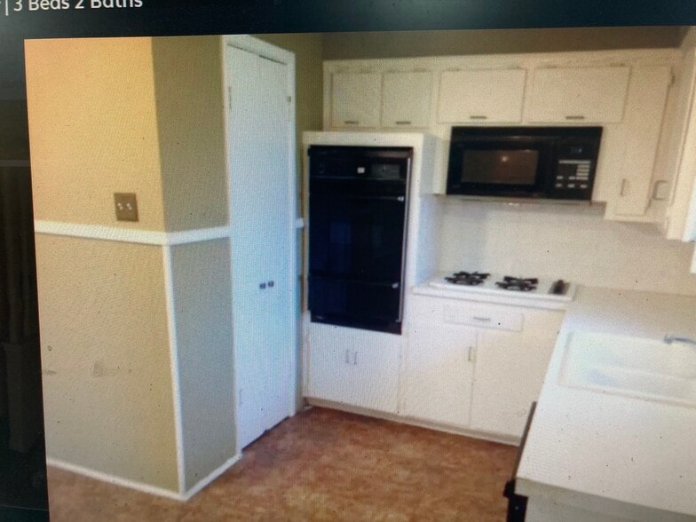 Building Photo - 8172 San Cristobal Dr