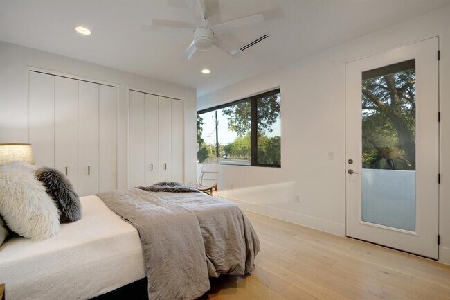 Building Photo - 1114 Mariposa Dr