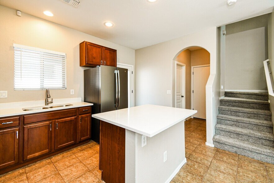 Building Photo - 311 S Travis