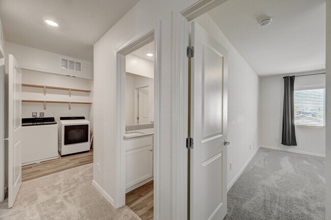 Building Photo - Upgraded 5 bedroom home in Cul-De-Sac!!