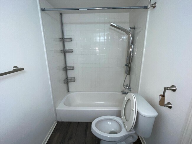 Building Photo - 1110 W Tri Oaks Ln