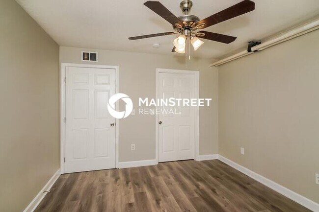 Building Photo - 3 Bedroom Pet-Friendly Home in Louisville,...