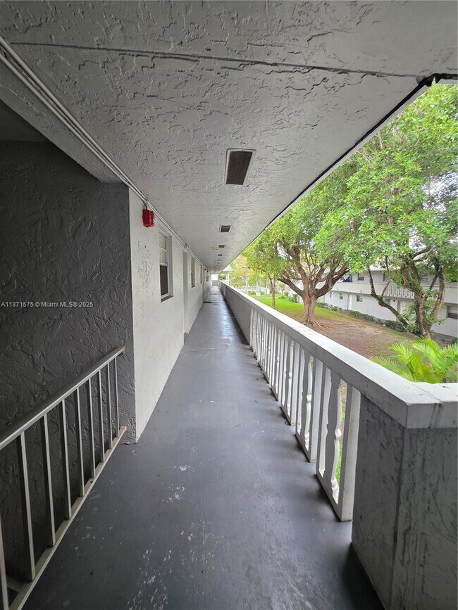 Building Photo - 17255 SW 95th Ave
