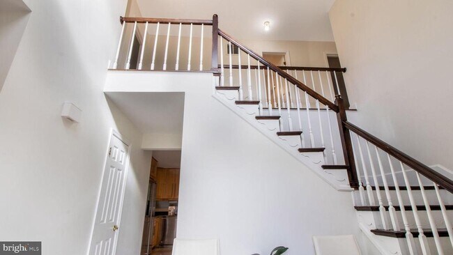 Building Photo - 8933 Colesville Rd