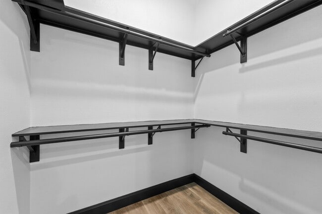 Building Photo - 210 Canary St