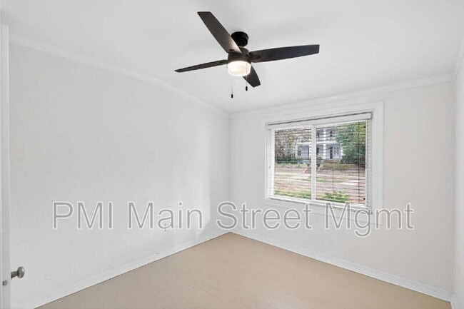 Building Photo - 413 E Miller St