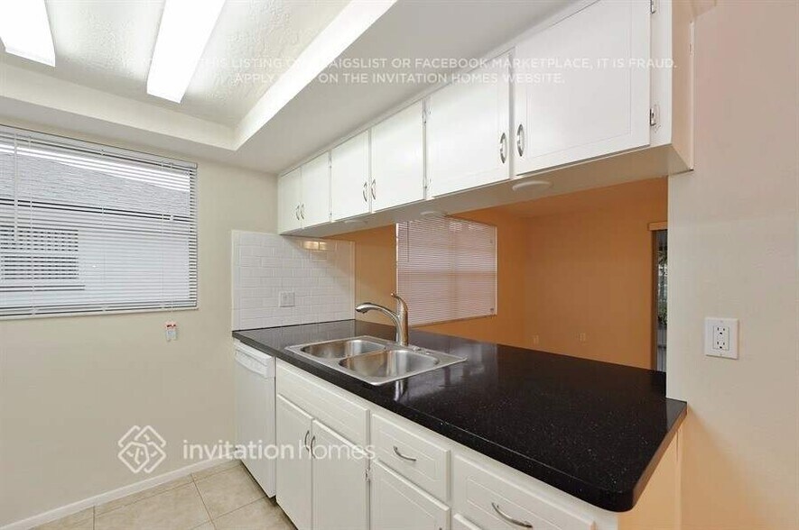 Building Photo - 5809 Elena Dr