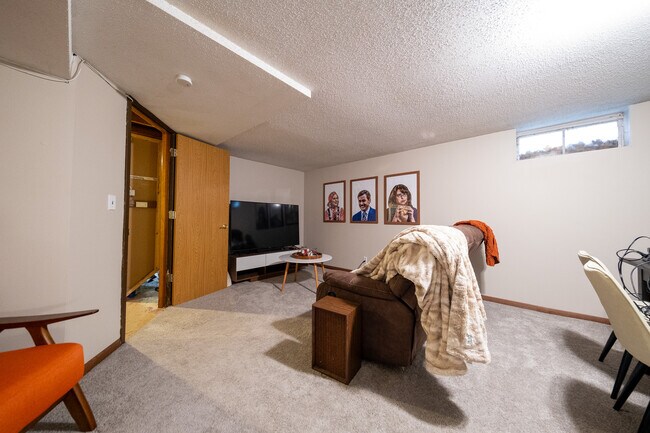 Building Photo - 3235 S 39th Ave