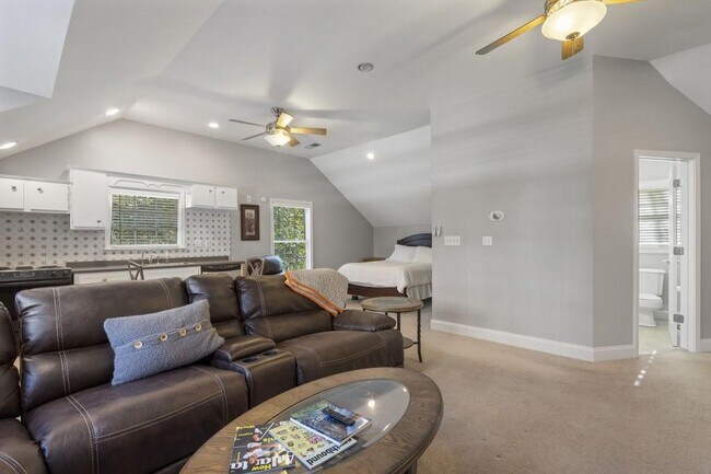 Building Photo - 97 Huntington Rd NE