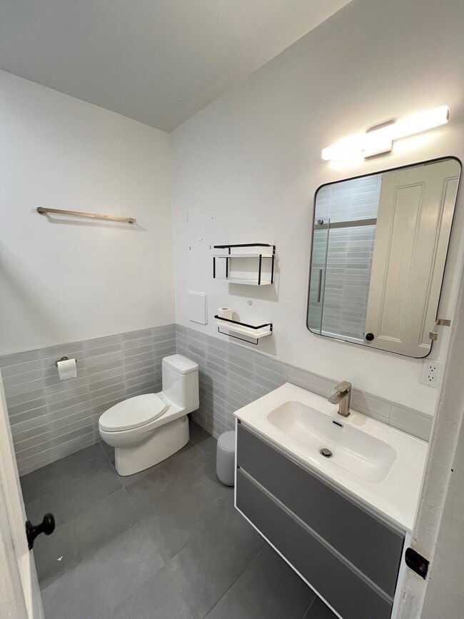 Building Photo - 122 Mercer St